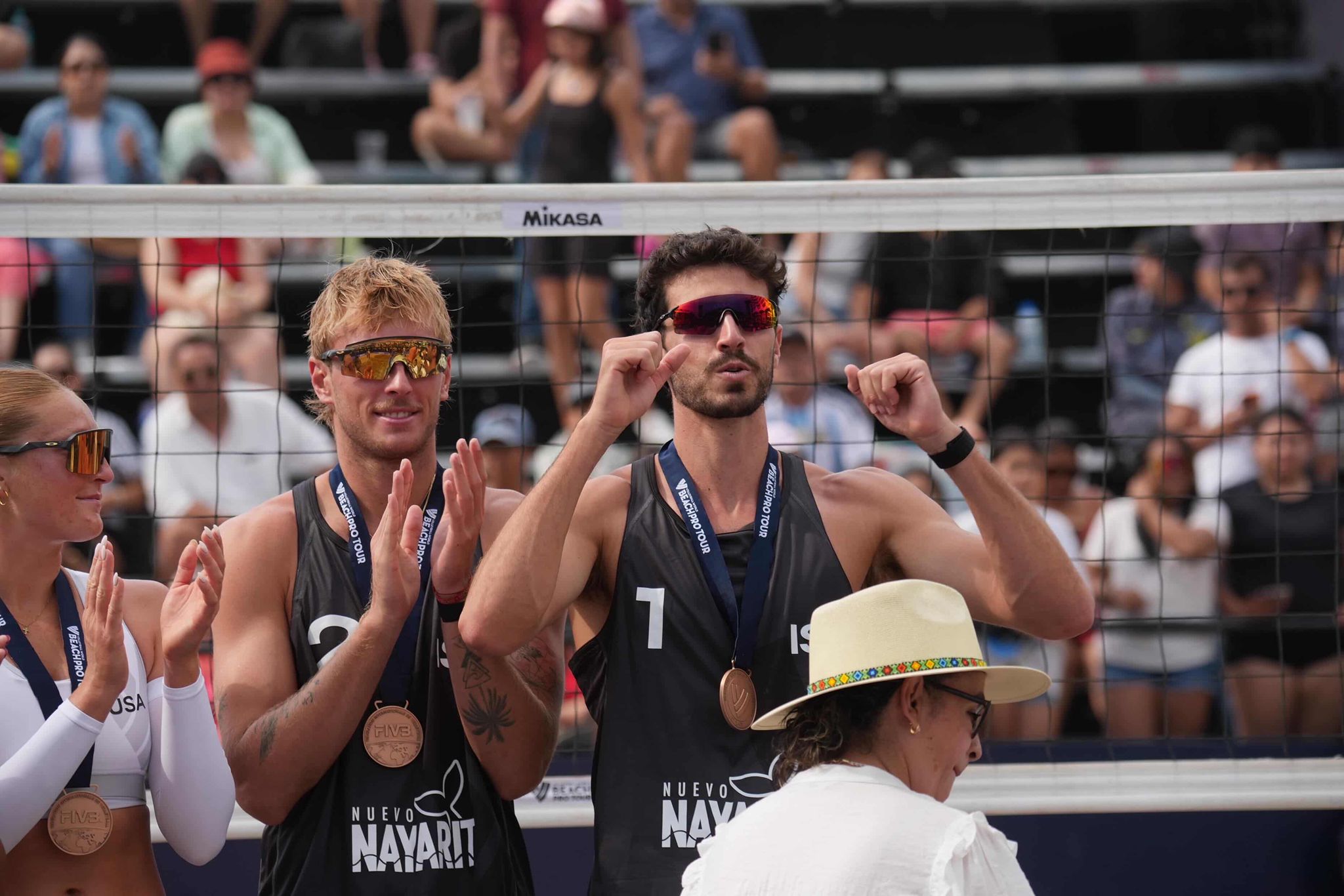 הישג אדיר במקסיקו: אילון וקווין חוזרים עם הארד